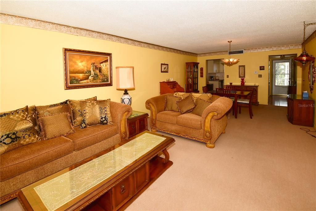 For Sale: $59,900 (1 beds, 1 baths, 869 Square Feet)