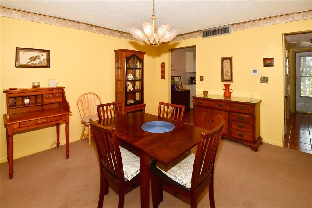 For Sale: $59,900 (1 beds, 1 baths, 869 Square Feet)