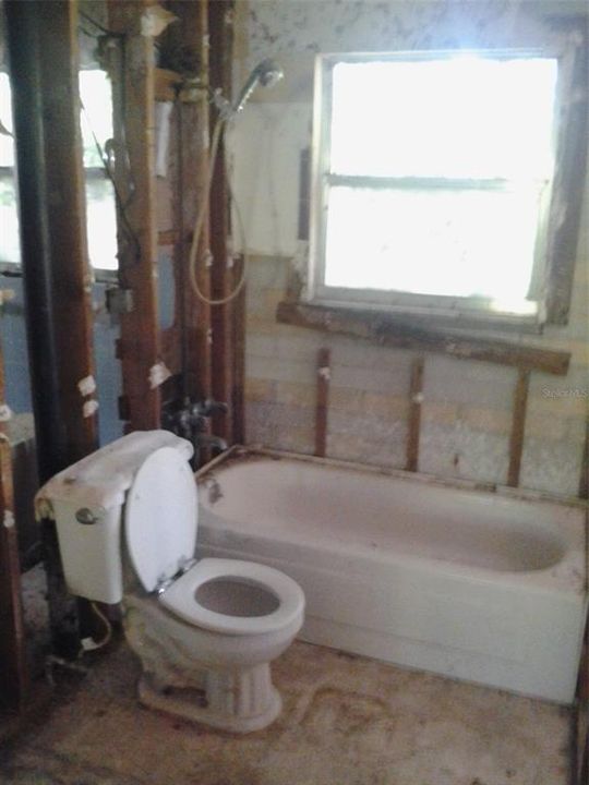 En Venta: $136,000 (3 camas, 1 baños, 1215 Pies cuadrados)