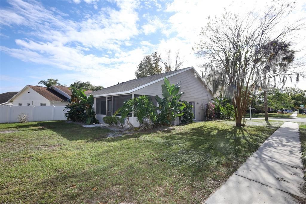 For Sale: $299,000 (2 beds, 2 baths, 1078 Square Feet)