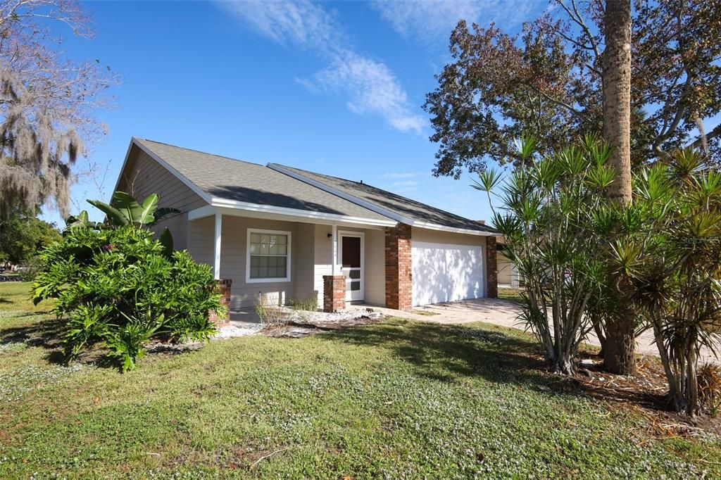 For Sale: $299,000 (2 beds, 2 baths, 1078 Square Feet)