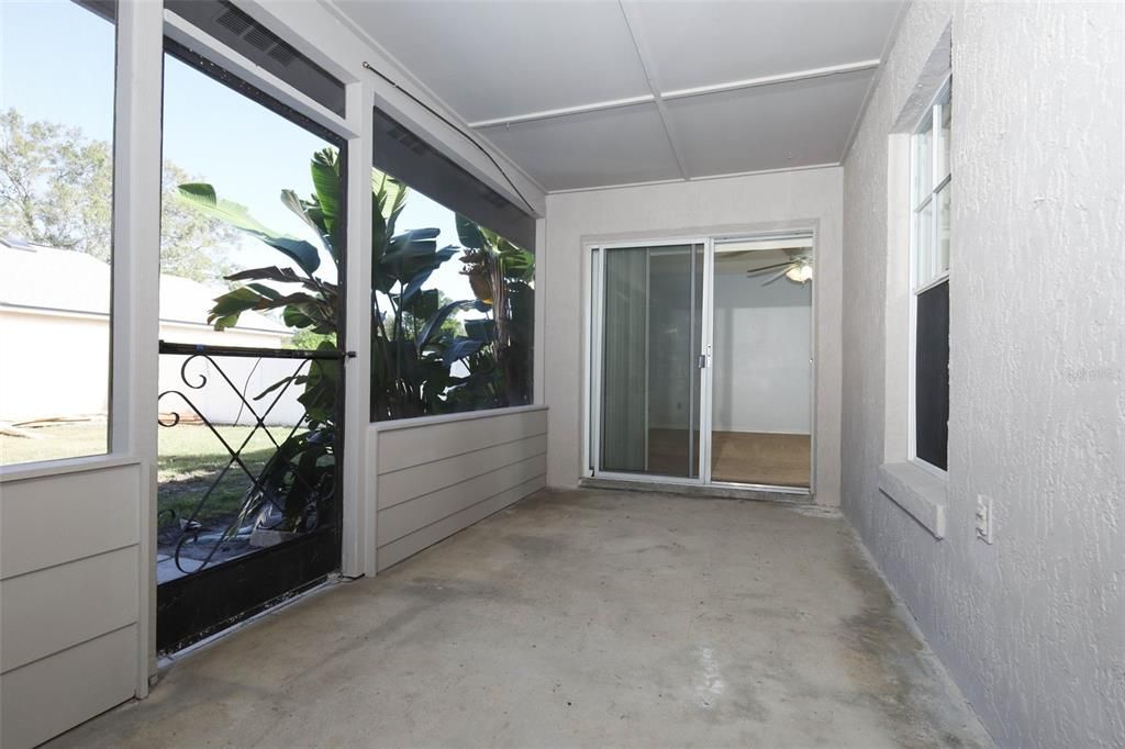 For Sale: $299,000 (2 beds, 2 baths, 1078 Square Feet)