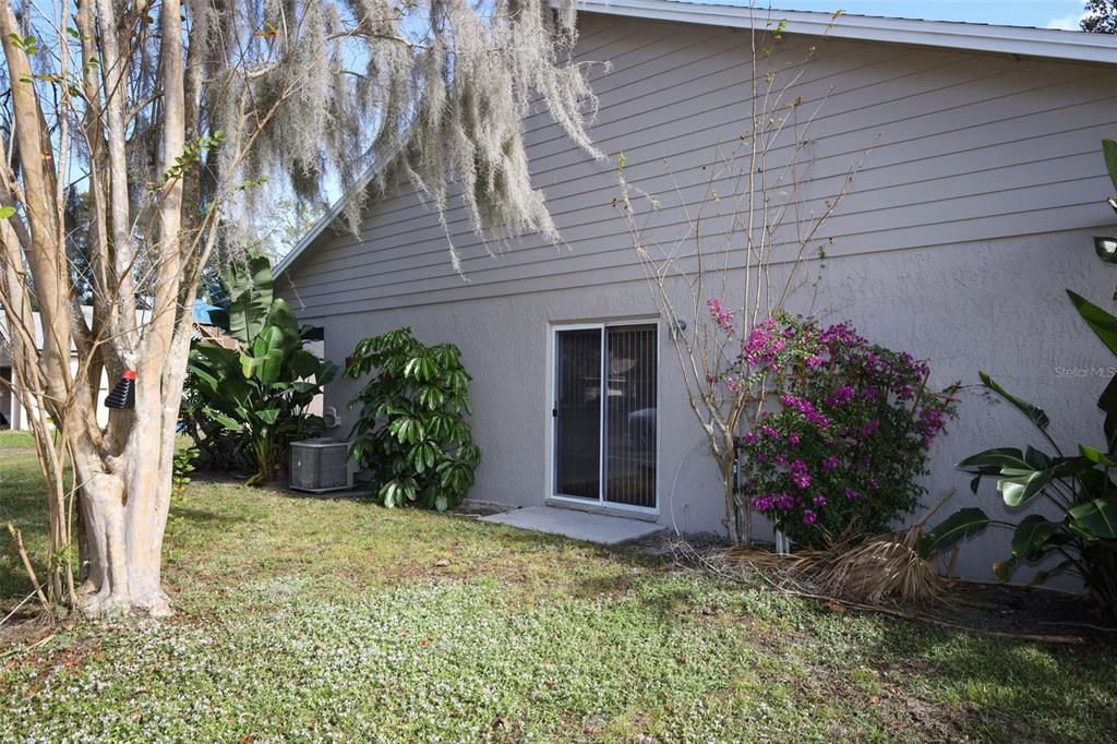 For Sale: $299,000 (2 beds, 2 baths, 1078 Square Feet)