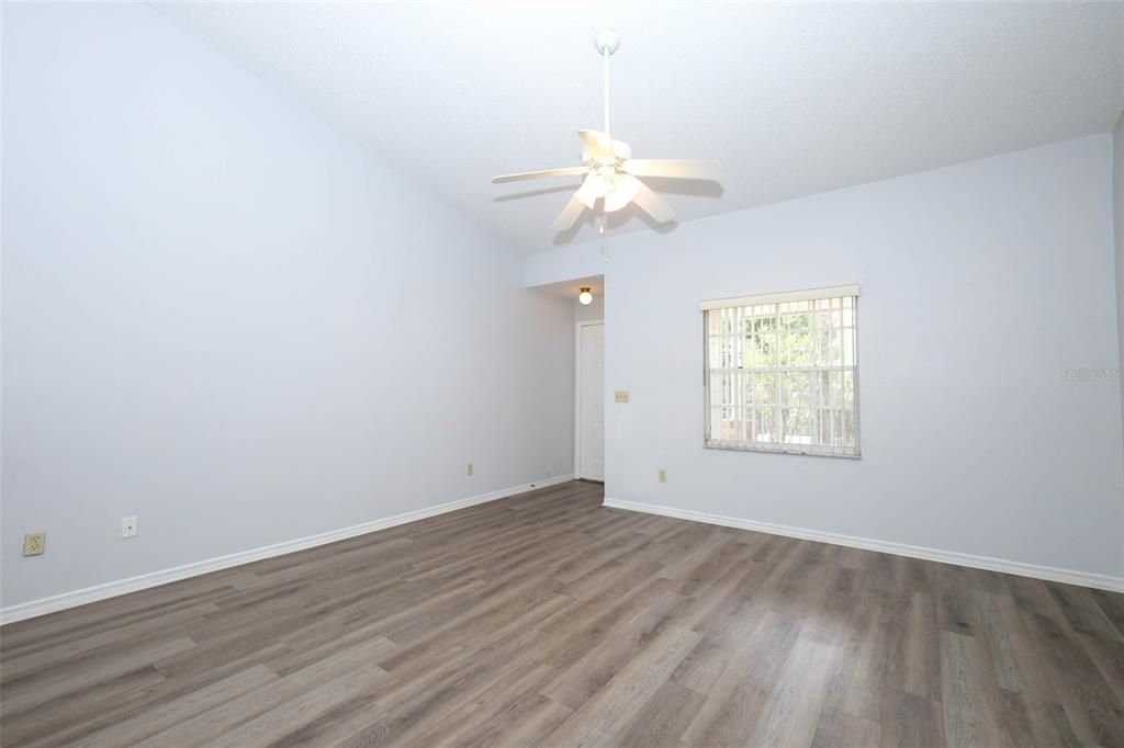 For Sale: $299,000 (2 beds, 2 baths, 1078 Square Feet)