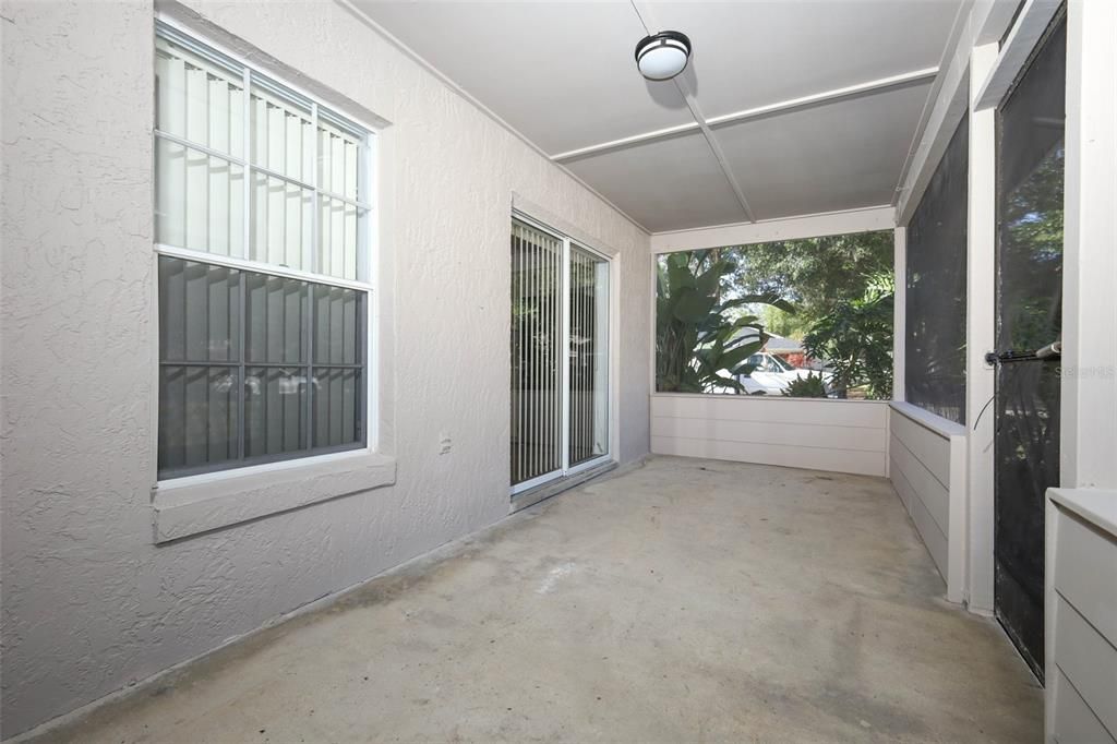 For Sale: $299,000 (2 beds, 2 baths, 1078 Square Feet)