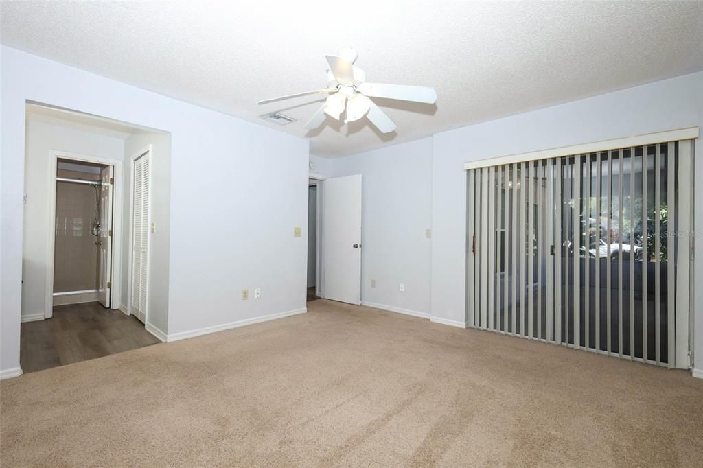 For Sale: $299,000 (2 beds, 2 baths, 1078 Square Feet)