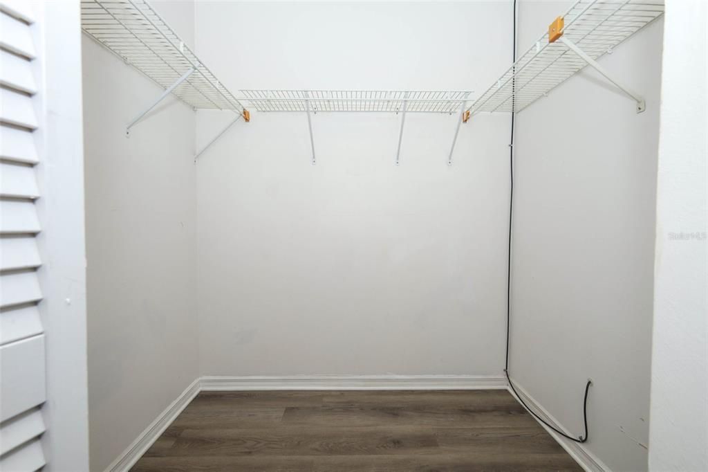 For Sale: $299,000 (2 beds, 2 baths, 1078 Square Feet)