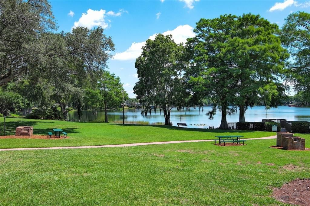 For Sale: $299,000 (2 beds, 2 baths, 1078 Square Feet)