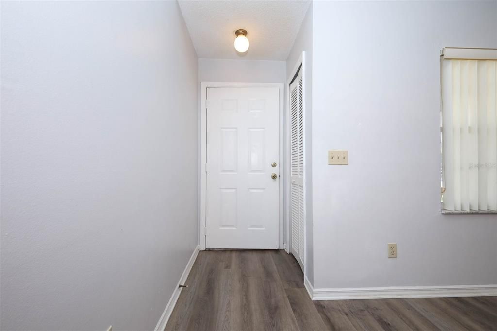 For Sale: $299,000 (2 beds, 2 baths, 1078 Square Feet)