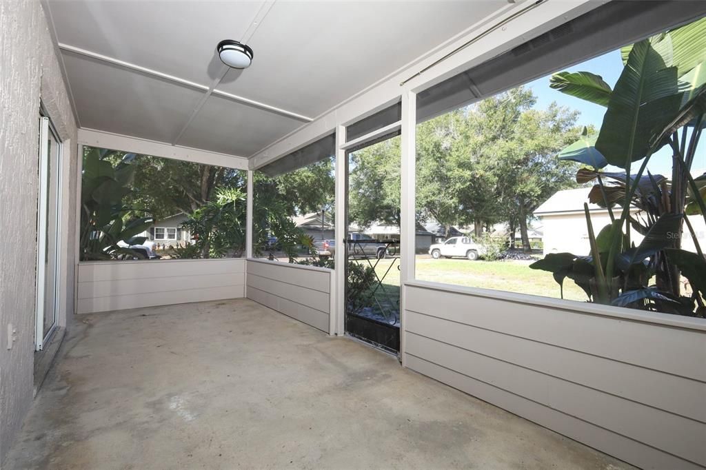 For Sale: $299,000 (2 beds, 2 baths, 1078 Square Feet)