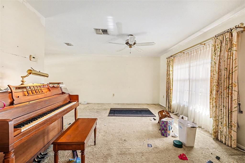 Active With Contract: $300,000 (3 beds, 2 baths, 1454 Square Feet)