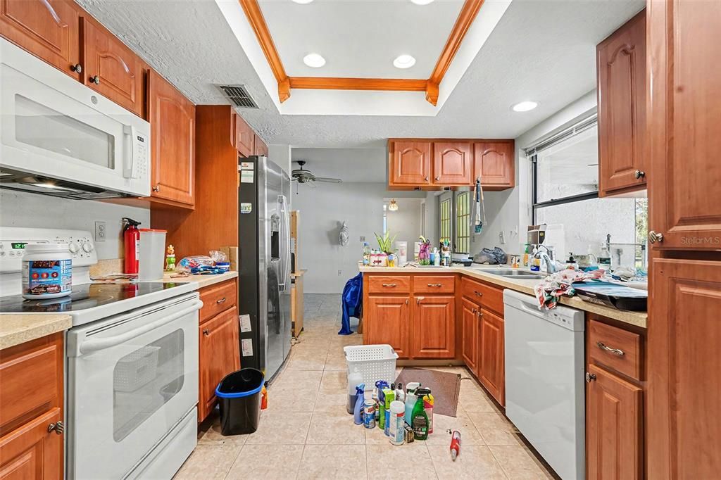 Active With Contract: $300,000 (3 beds, 2 baths, 1454 Square Feet)