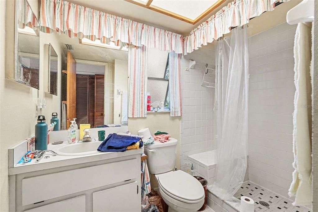 Active With Contract: $300,000 (3 beds, 2 baths, 1454 Square Feet)