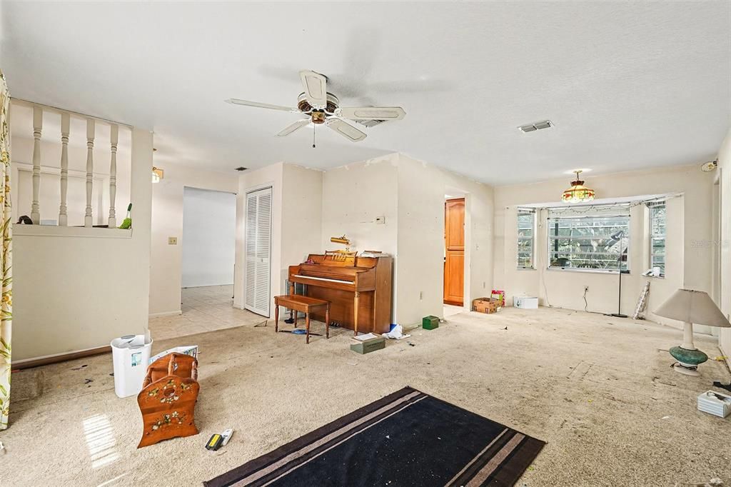 Active With Contract: $300,000 (3 beds, 2 baths, 1454 Square Feet)