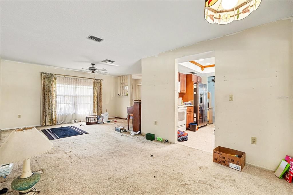 Active With Contract: $300,000 (3 beds, 2 baths, 1454 Square Feet)