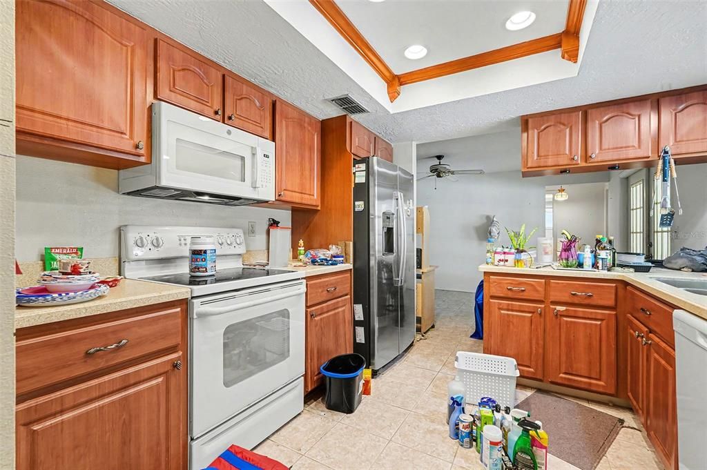 Active With Contract: $300,000 (3 beds, 2 baths, 1454 Square Feet)