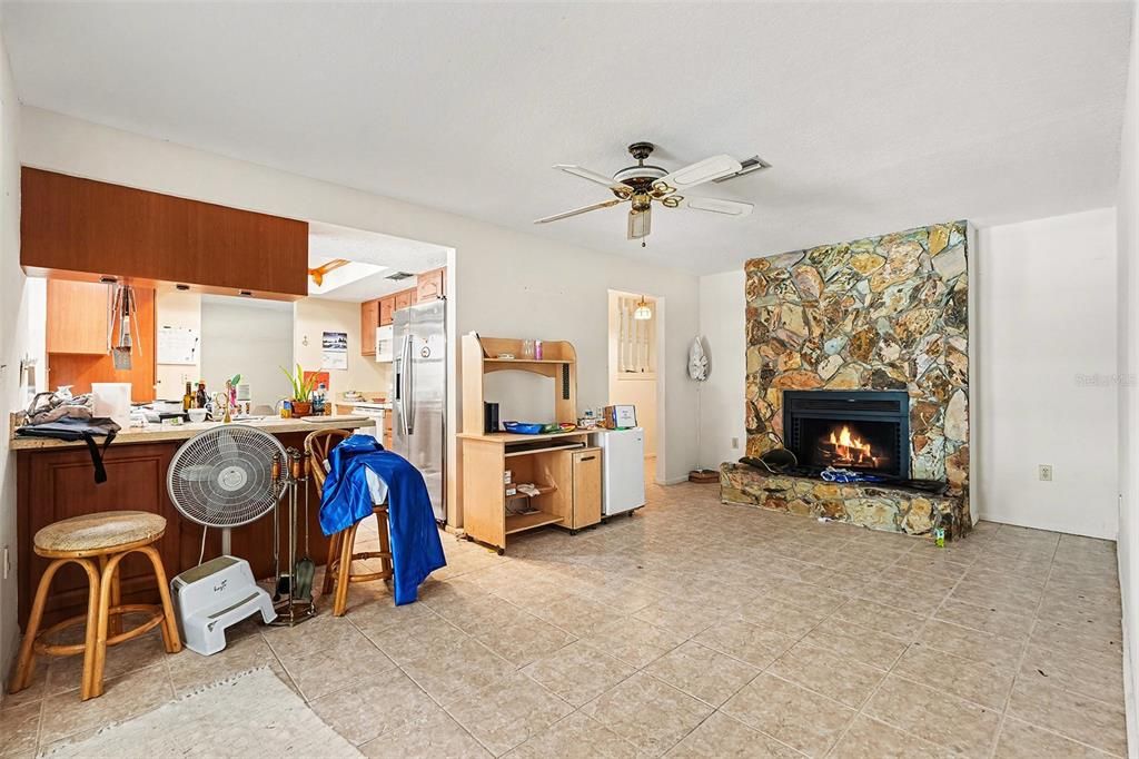 Active With Contract: $300,000 (3 beds, 2 baths, 1454 Square Feet)