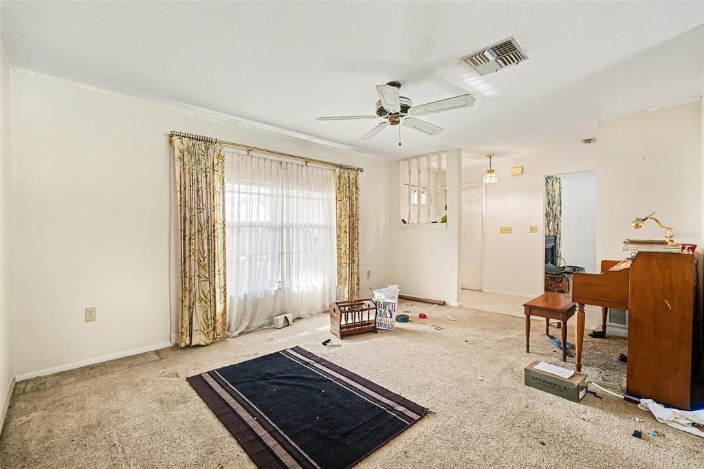 Active With Contract: $300,000 (3 beds, 2 baths, 1454 Square Feet)