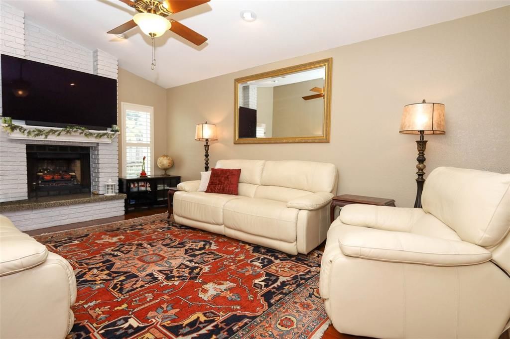 En Venta: $580,000 (4 camas, 2 baños, 1931 Pies cuadrados)