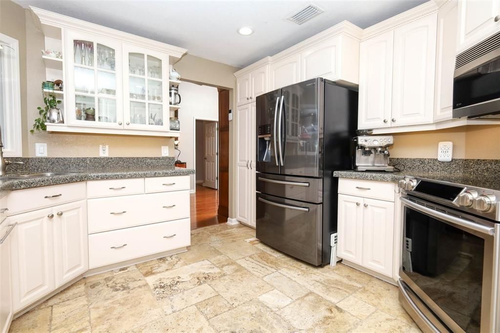 En Venta: $580,000 (4 camas, 2 baños, 1931 Pies cuadrados)