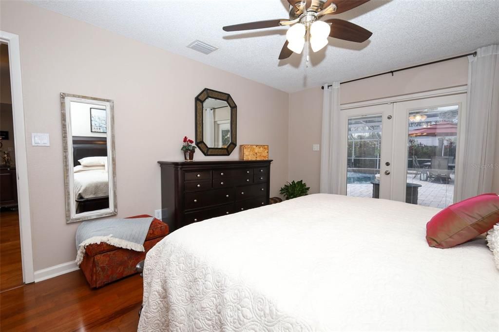 En Venta: $580,000 (4 camas, 2 baños, 1931 Pies cuadrados)