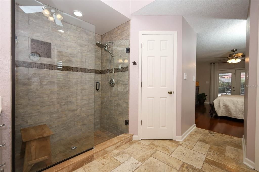 En Venta: $580,000 (4 camas, 2 baños, 1931 Pies cuadrados)