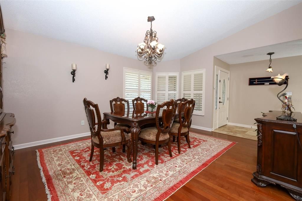 En Venta: $580,000 (4 camas, 2 baños, 1931 Pies cuadrados)