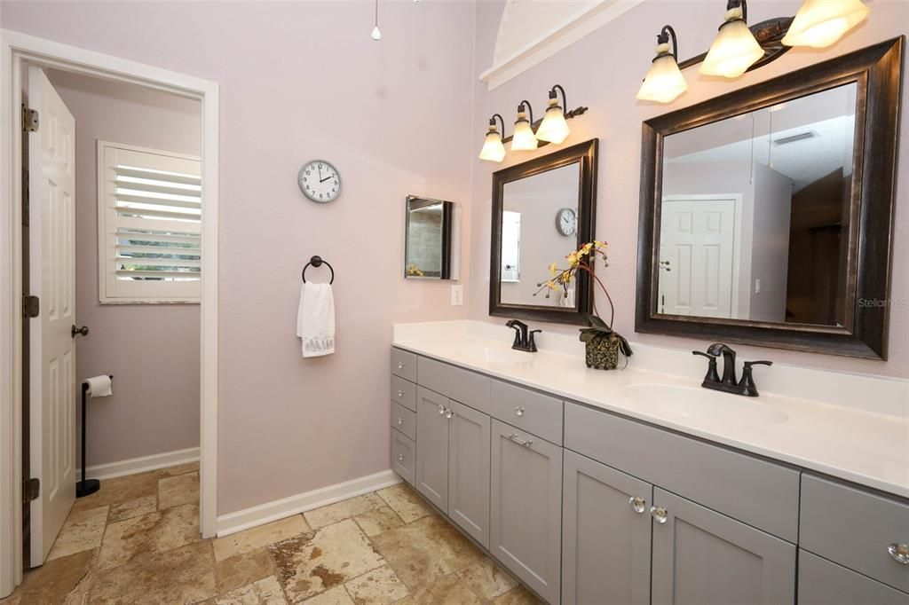 En Venta: $580,000 (4 camas, 2 baños, 1931 Pies cuadrados)