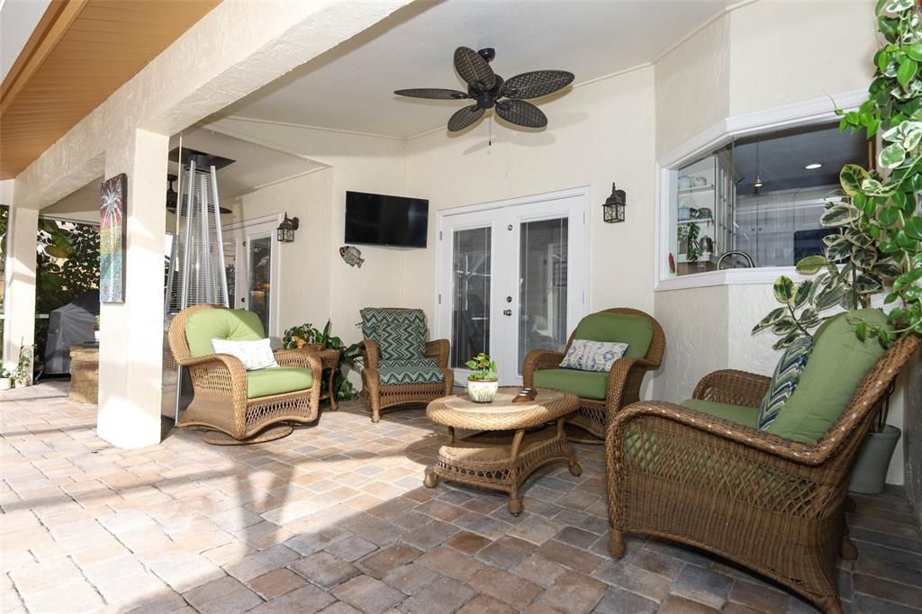 En Venta: $580,000 (4 camas, 2 baños, 1931 Pies cuadrados)