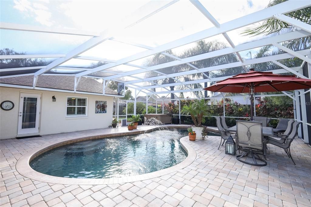 En Venta: $580,000 (4 camas, 2 baños, 1931 Pies cuadrados)