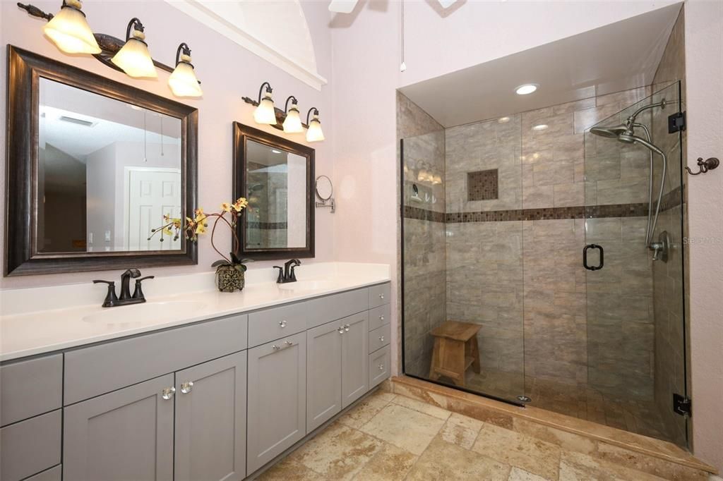 En Venta: $580,000 (4 camas, 2 baños, 1931 Pies cuadrados)