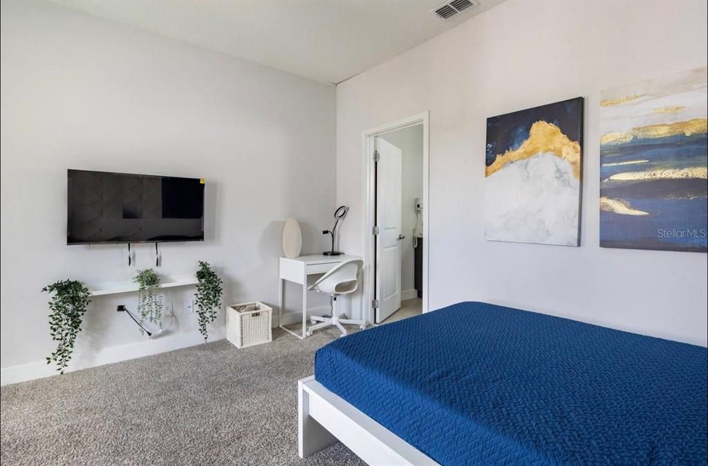 For Rent: $3,300 (5 beds, 4 baths, 2440 Square Feet)