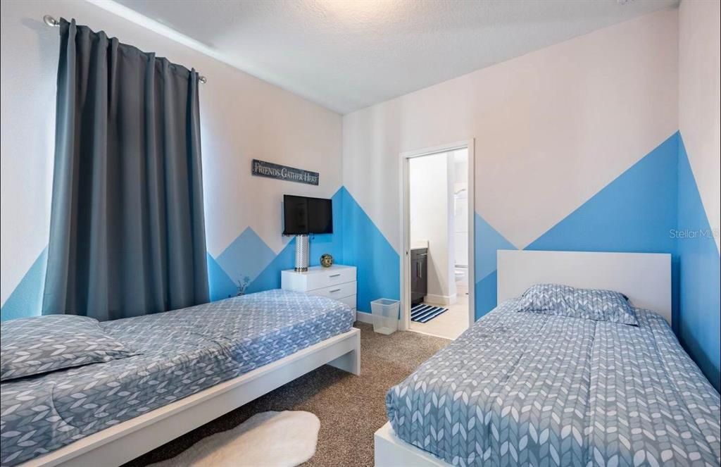 For Rent: $3,300 (5 beds, 4 baths, 2440 Square Feet)