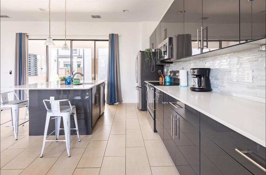 For Rent: $3,300 (5 beds, 4 baths, 2440 Square Feet)