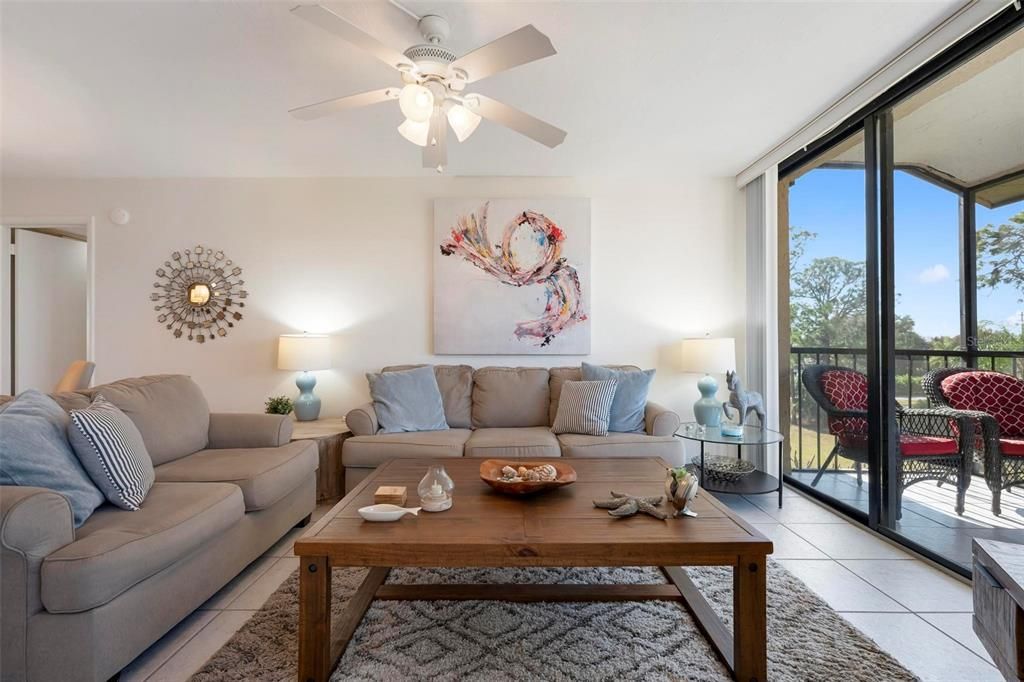 En Venta: $167,000 (2 camas, 2 baños, 940 Pies cuadrados)