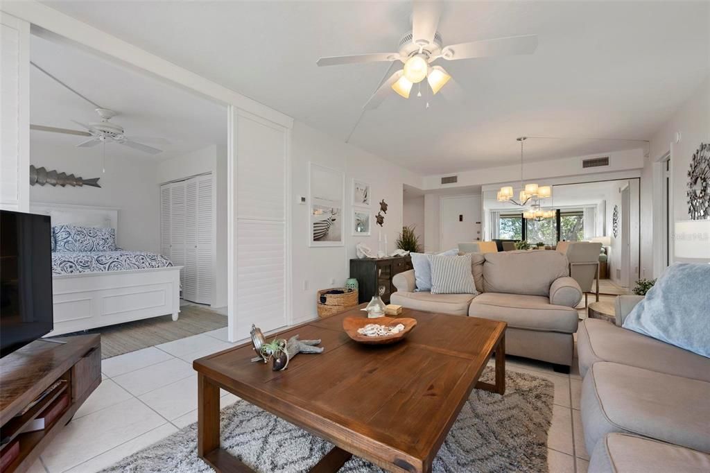 En Venta: $167,000 (2 camas, 2 baños, 940 Pies cuadrados)