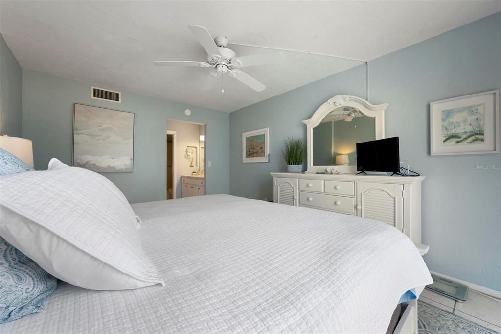 En Venta: $167,000 (2 camas, 2 baños, 940 Pies cuadrados)