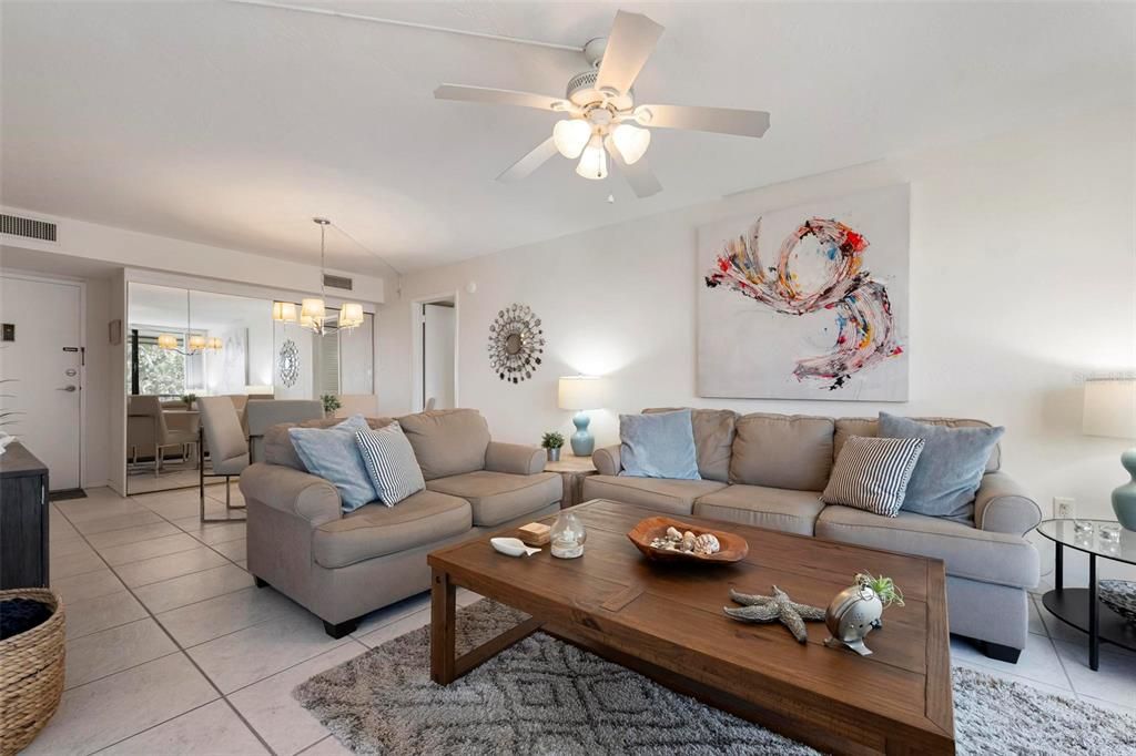 En Venta: $167,000 (2 camas, 2 baños, 940 Pies cuadrados)