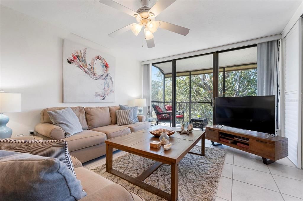 En Venta: $167,000 (2 camas, 2 baños, 940 Pies cuadrados)