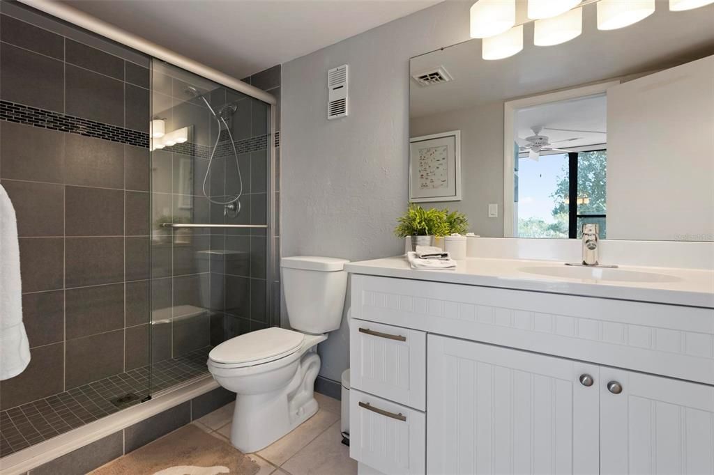 En Venta: $167,000 (2 camas, 2 baños, 940 Pies cuadrados)