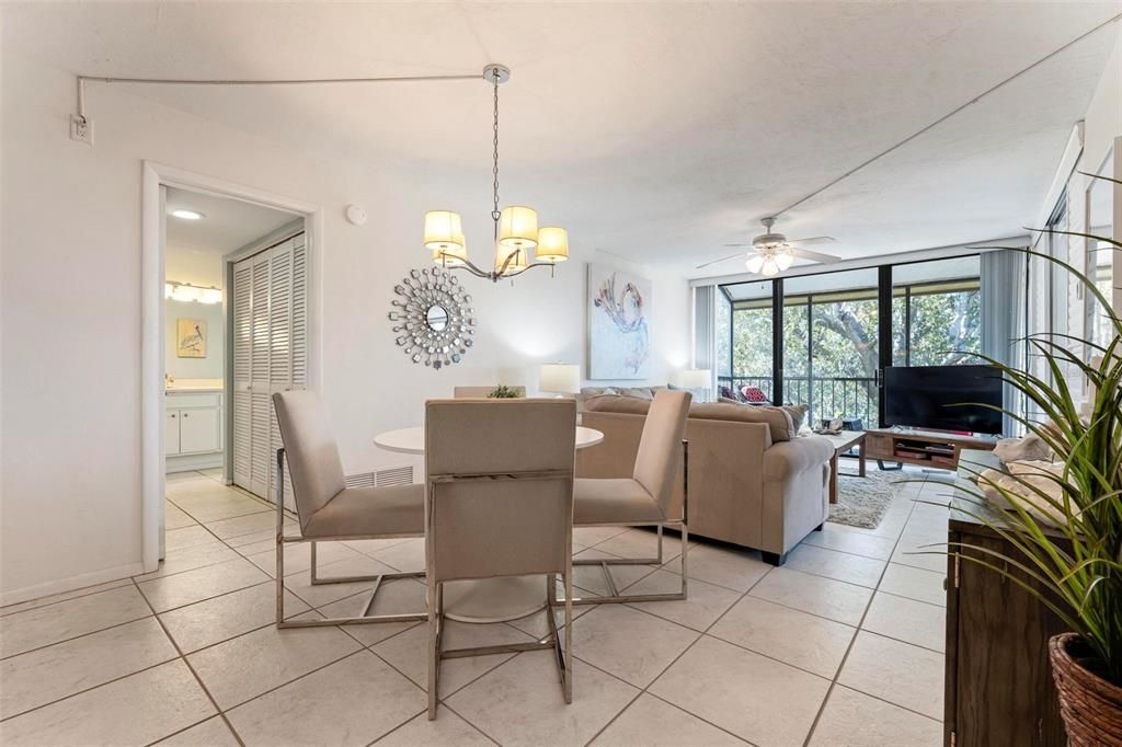 En Venta: $167,000 (2 camas, 2 baños, 940 Pies cuadrados)