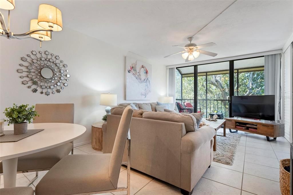 En Venta: $167,000 (2 camas, 2 baños, 940 Pies cuadrados)