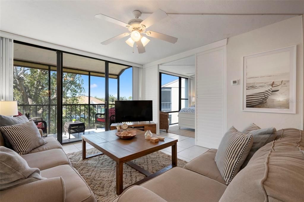 En Venta: $167,000 (2 camas, 2 baños, 940 Pies cuadrados)