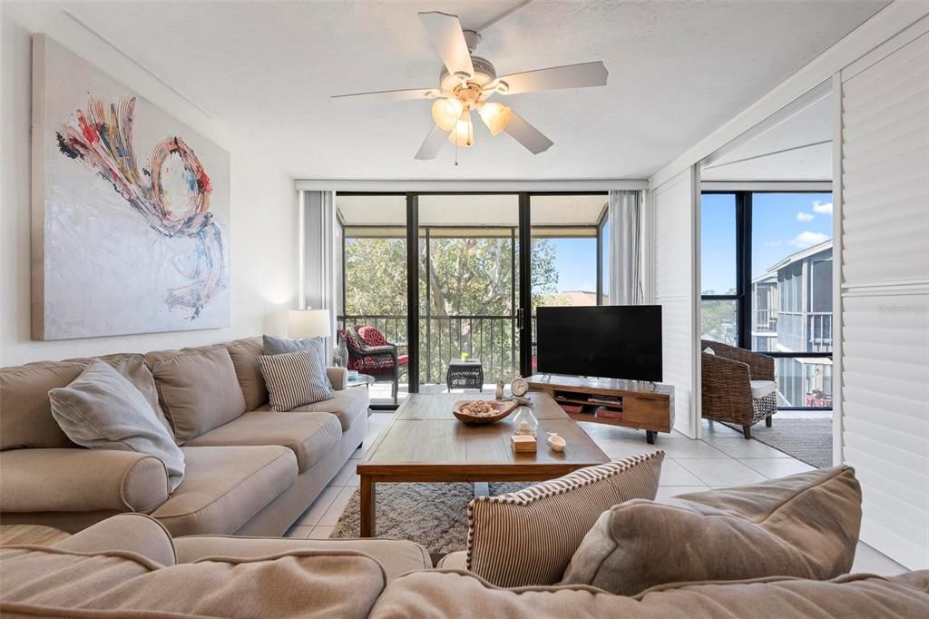 En Venta: $167,000 (2 camas, 2 baños, 940 Pies cuadrados)