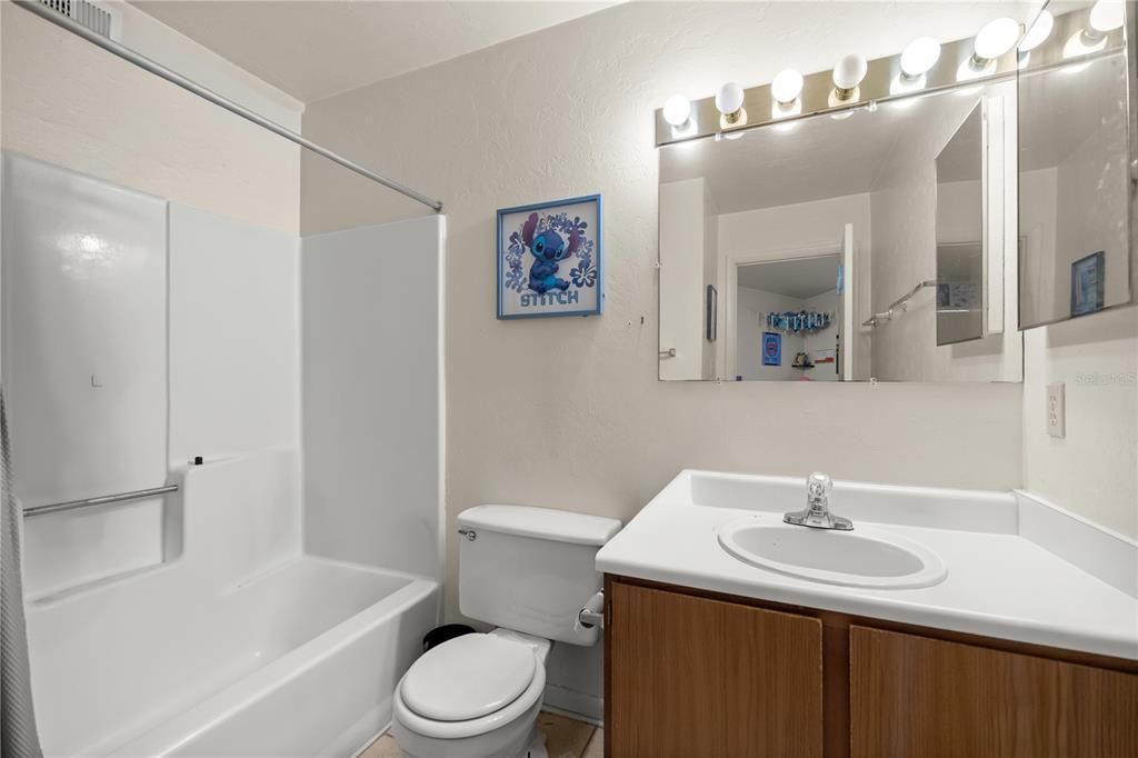 На продажу: $135,000 (2 спален, 2 ванн, 874 Квадратных фут)