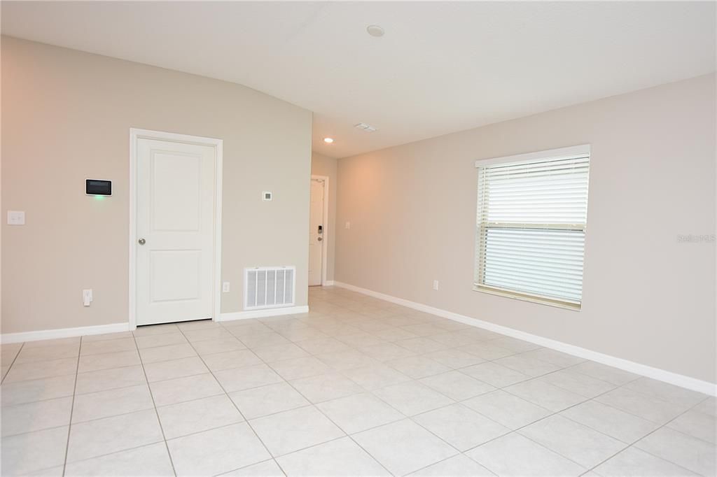 For Rent: $2,200 (4 beds, 2 baths, 1817 Square Feet)