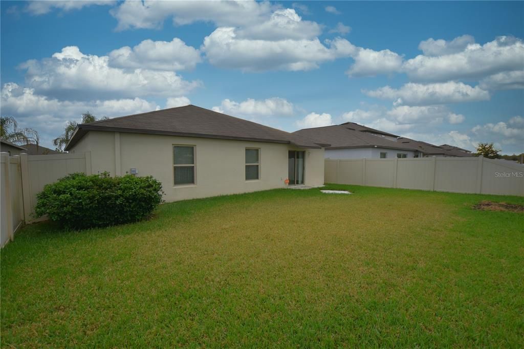 For Rent: $2,200 (4 beds, 2 baths, 1817 Square Feet)