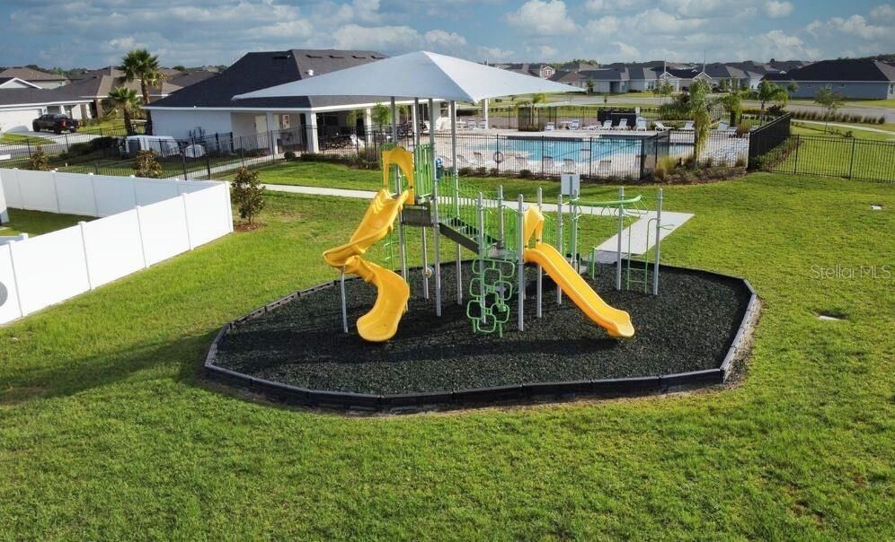 For Rent: $2,200 (4 beds, 2 baths, 1817 Square Feet)