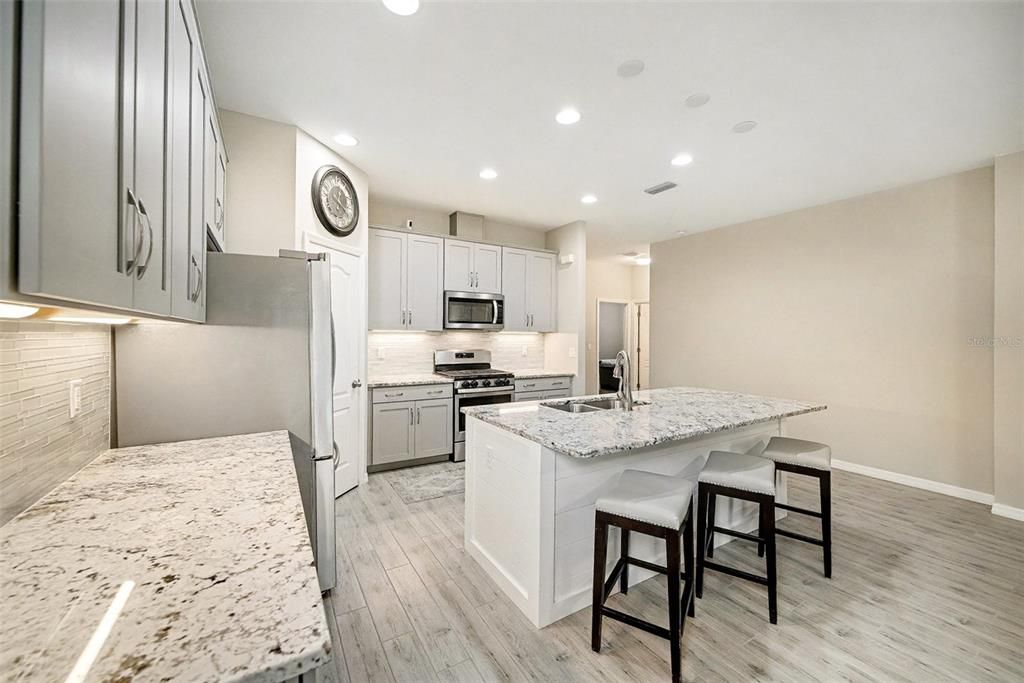 На продажу: $515,000 (3 спален, 2 ванн, 1979 Квадратных фут)