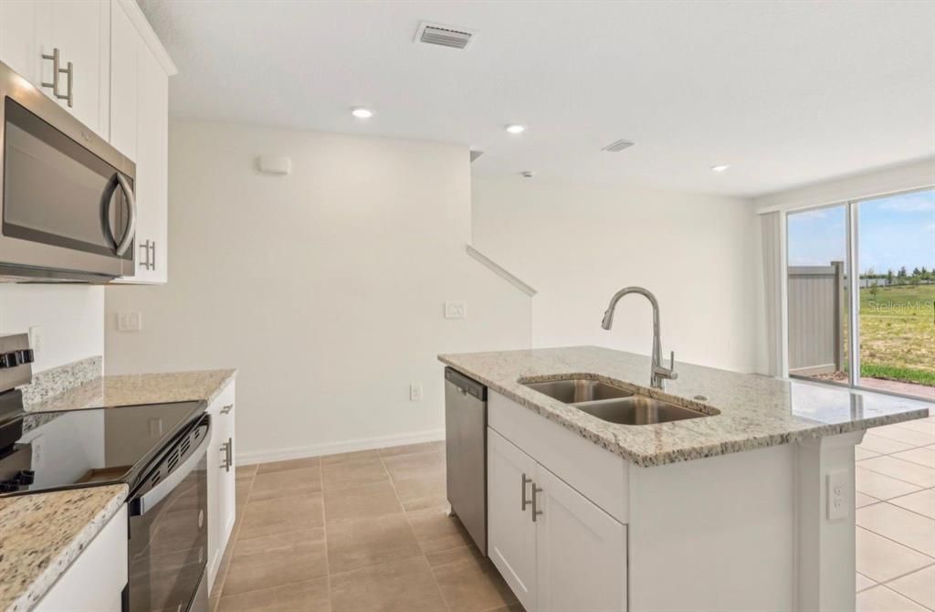 For Rent: $2,200 (3 beds, 2 baths, 1477 Square Feet)